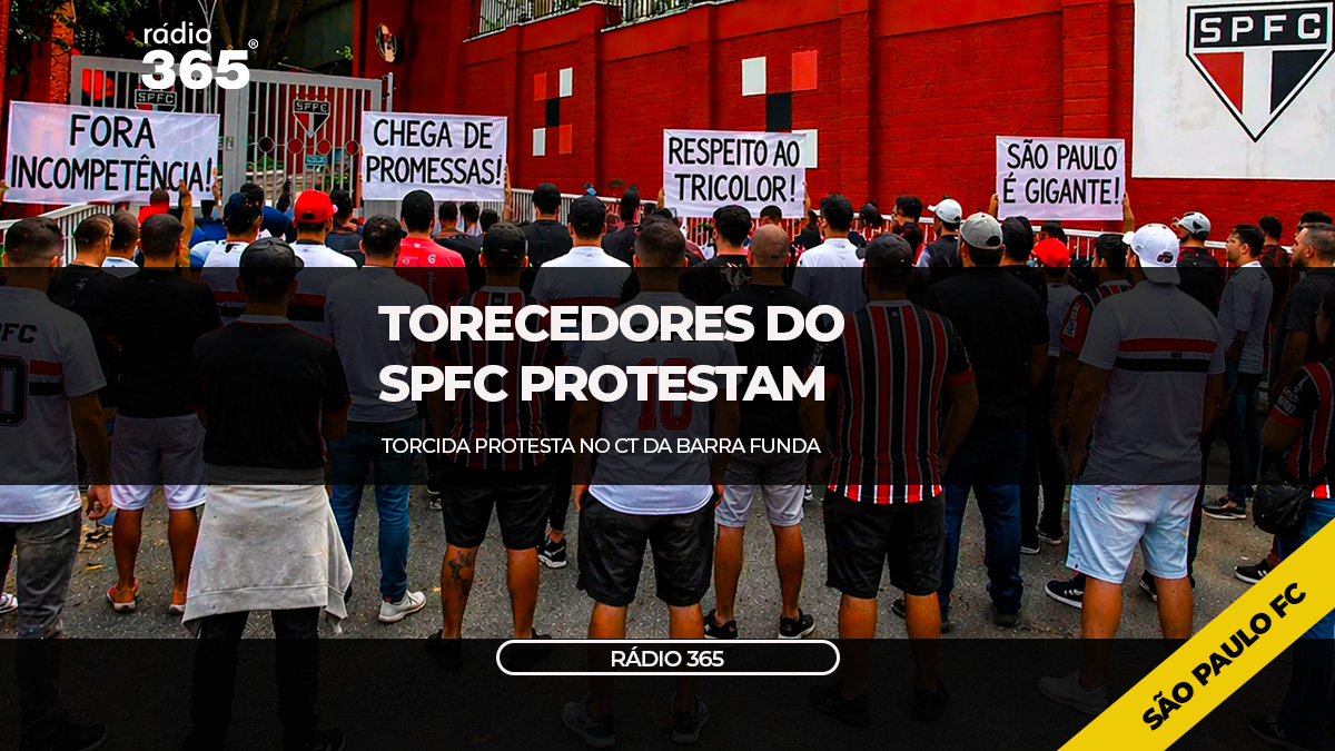Torcida do São Paulo protesta no CT da Barra Funda